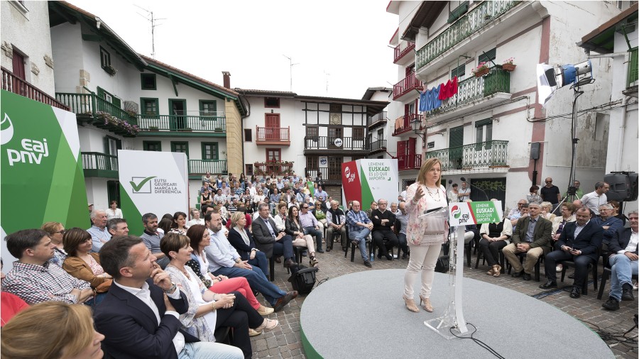 Ekitaldia Hondarribian. Andoni Ortuzar, Maria Eugenia Iparragirre, Joseba Agirretxea (2016-06-12)