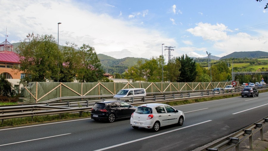 EAJ-PNV considera incomprensible la demora en la instalación de paneles en la ikastola, teniendo la solución ya sobre la mesa