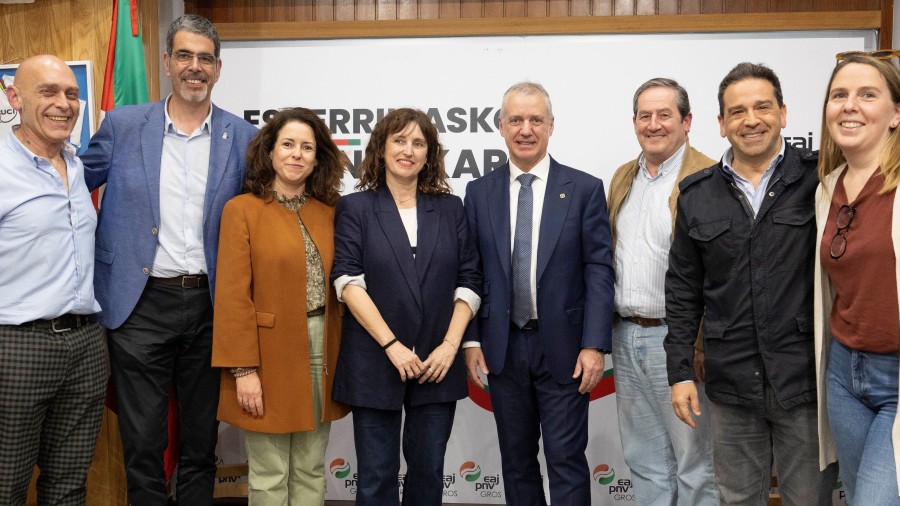 El batzoki de Gros homenajea al lehendakari Urkullu en agradecimiento a su servicio a Euskadi