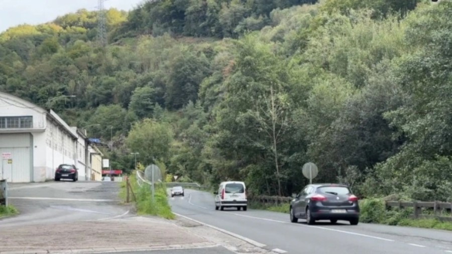 Representantes municipales de EAJ-PNV de Bergara y Antzuola aplauden el fin del colector y la conexión del bidegorri de ambas localidades